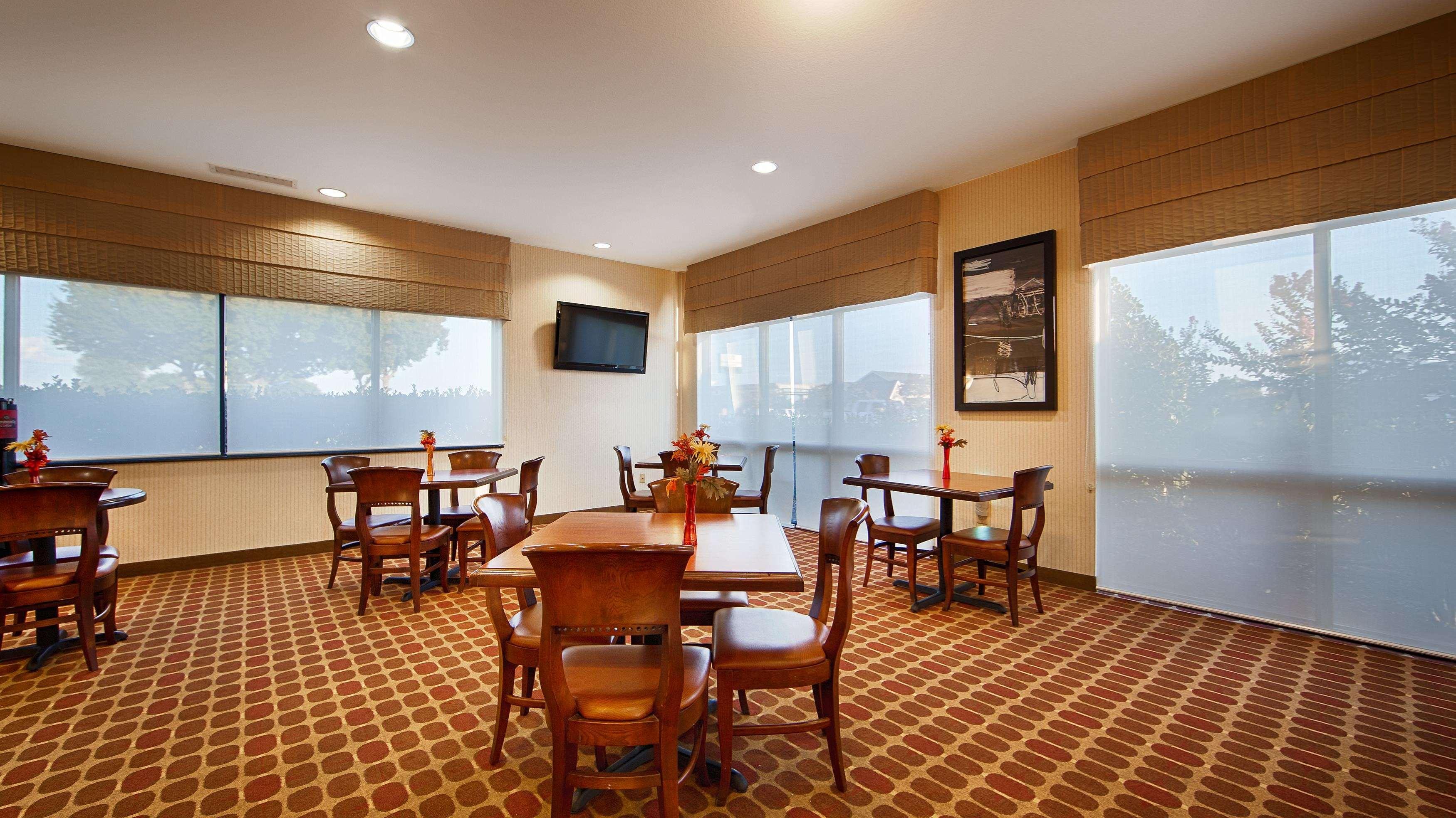 Best Western Plus Castlerock Inn & Suites Bentonville Exterior foto